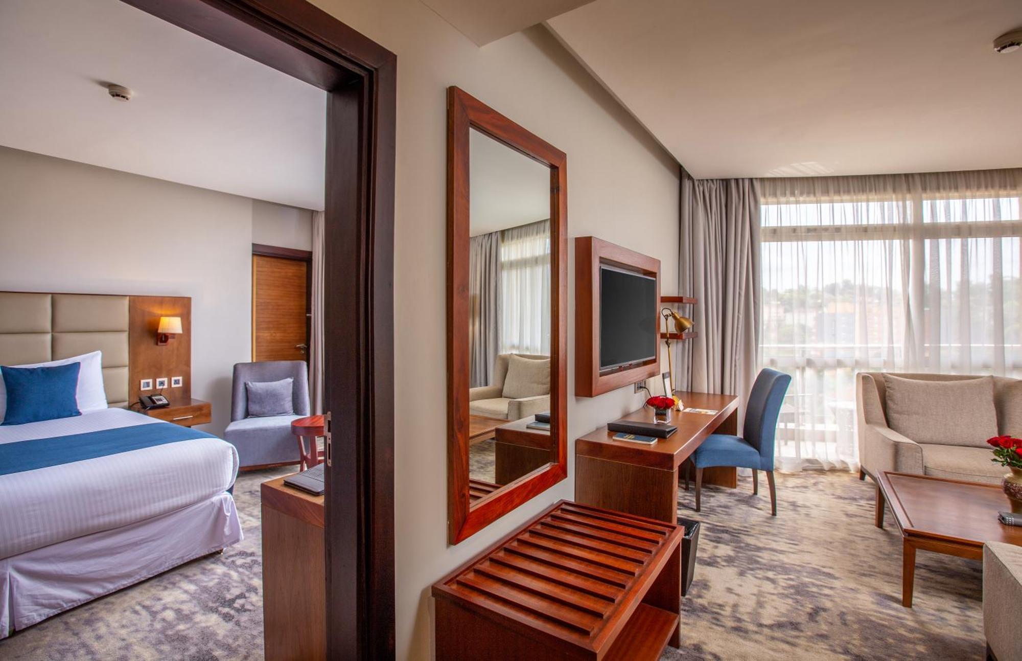 Golden Tulip Canaan Kampala Exterior foto